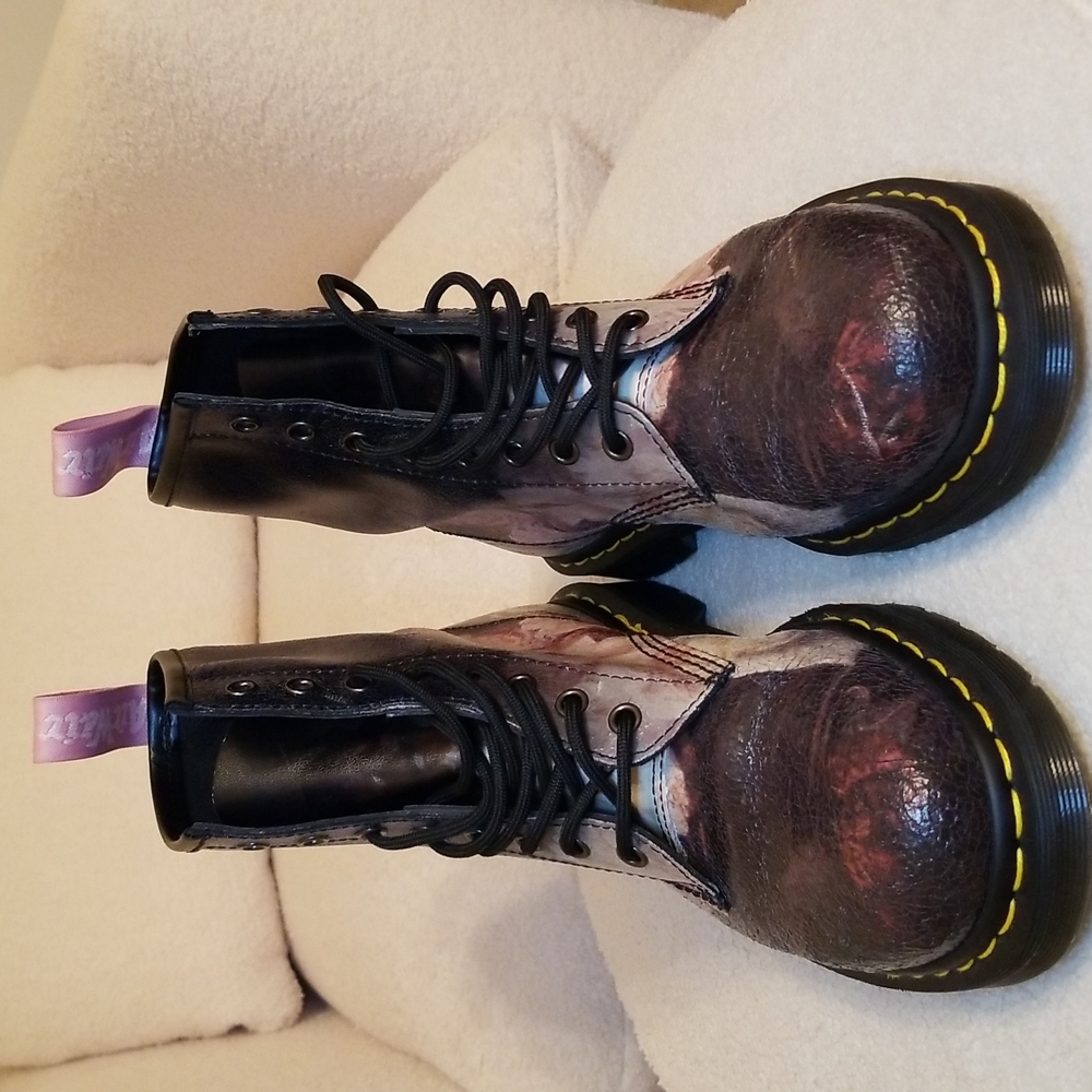 DR. MARTENS